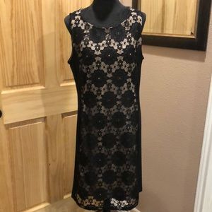 Nine West women’s black floral over beige Dress size 12